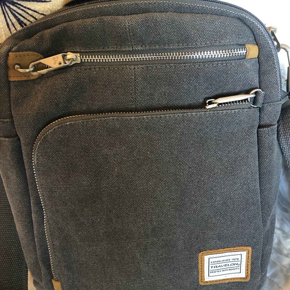 Travelon Anti-Theft crossbody bag in grey